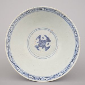 Blauw en witte drakenkom in Chinees porselein, Ming-dynastie — foto 6