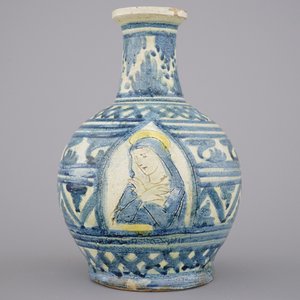 Blauw en witte Italiaanse majolica kruik in flesvorm, 17e eeuw — foto 1