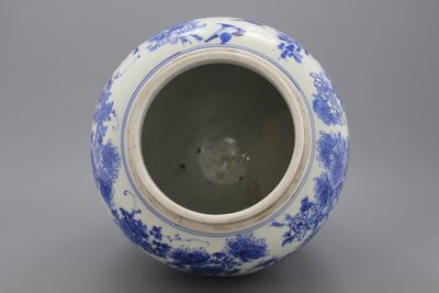Blauw en witte Japanse vaas, Arita, 19e eeuw.