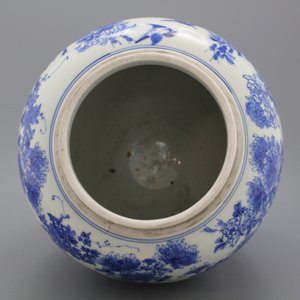 Blauw en witte Japanse vaas, Arita, 19e eeuw. — foto 1