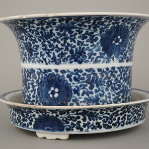 Blauw en witte jardinière met steun in Chinees porselein, Qing-dynastie — foto 5