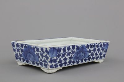 Blauw en witte rechthoekige bonsai kom in Chinees porselein, Qing-dynastie
