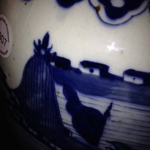Blauw en witte rouleauvaas in Chinees porselein, met landschapsbeschildering, 19e eeuw — foto 11