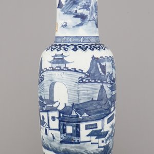 Blauw en witte rouleauvaas in Chinees porselein, met landschapsbeschildering, 19e eeuw — foto 8