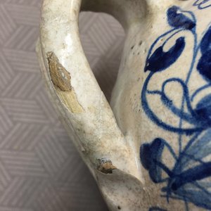Blauw en witte siroopkan in Antwerpse majolica met "foglie" decor, ca 1580 — foto 14