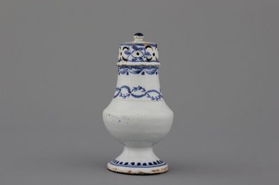 Blauw en witte strooier in Brussels aardewerk, 18e eeuw