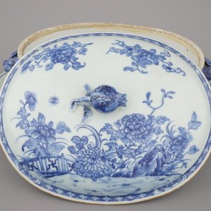 Blauw en witte terrine met deksel en onderbord in Chinees porselein, Qianlong, 18e eeuw — foto 5