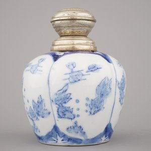 Blauw en witte vaas in Chinees porselein met zilveren montuur, 20e eeuw — foto 3