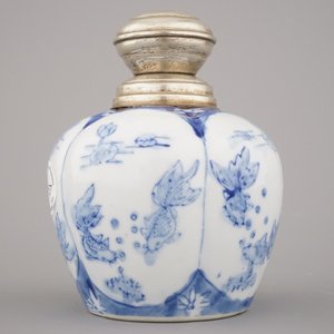 Blauw en witte vaas in Chinees porselein met zilveren montuur, 20e eeuw — foto 5