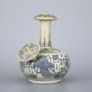 Blauw en witte Wan-Li kendi in Chinees porselein afkomstig van de Hatcher cargo, ca 1643 — foto 1