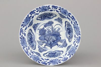 Blauw en witte Wan-Li 'klapmuts' kom in Chinees porselein, Ming-dynastie, 16e eeuw