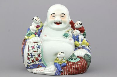Boeddha avec garçons en porcelaine de Chine, polychrome, 19e-20e