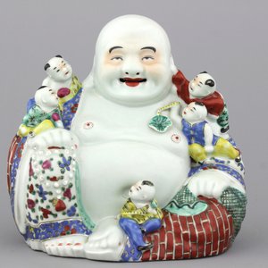 Boeddha met jongens in Chinees polychroom porselein, 19e-20e eeuw — foto 1