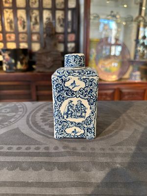 Boîte à thé couverte de forme rectangulaire en faïence de Delft bleu et blanc, 18ème — photo 5