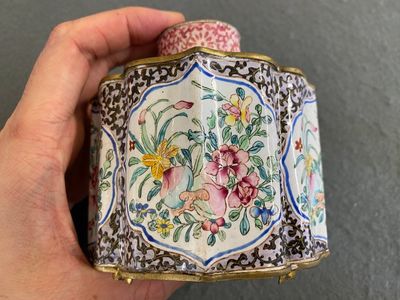Boîte à thé couverte en émaux de Canton, Chine, Yongzheng/Qianlong — photo 4