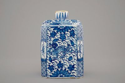 Boite à thé en faïence de Delft au décor d'une chinoiserie aux dragons, 18ème