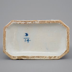 Boite à thé en faïence de Delft au décor d'une chinoiserie aux dragons, 18ème — photo 7