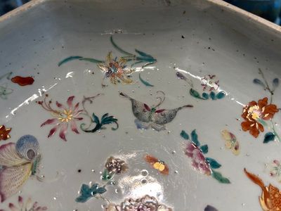 Boîte couverte de forme octogonale en porcelaine de Chine famille rose, rouge de fer et doré, Yongzheng — photo 24