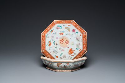 Boîte couverte de forme octogonale en porcelaine de Chine famille rose, rouge de fer et doré, Yongzheng