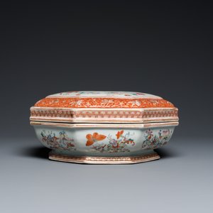 Boîte couverte de forme octogonale en porcelaine de Chine famille rose, rouge de fer et doré, Yongzheng — photo 8