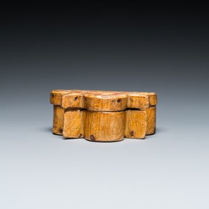 Boîte couverte en bois cintré polychromé, probablement Sienne, Italie, 14/15ème — photo 6