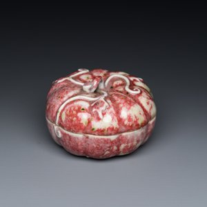 Boîte couverte en forme de citrouille en porcelaine de Chine à émail dit 'fleur de pêche', 19ème — photo 8