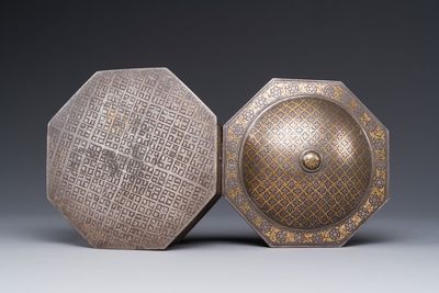 Boîte de forme octogonale en argent incrusté et doré en or, Iran, 18/19ème — photo 6