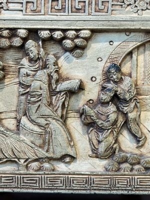 Boîte en bois sculpté de Canton avec une plaque en porcelaine famille rose, Chine, République — photo 15