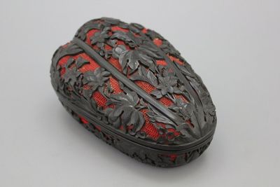 Boite en laque noir et rouge sculptée de Chine,19e-20e