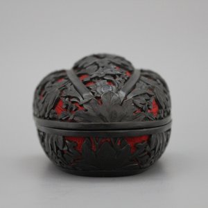 Boite en laque noir et rouge sculptée de Chine,19e-20e — photo 3