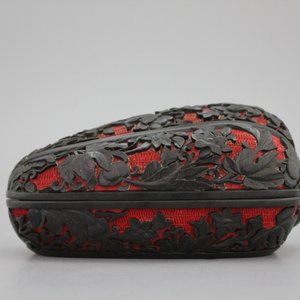Boite en laque noir et rouge sculptée de Chine,19e-20e — photo 4
