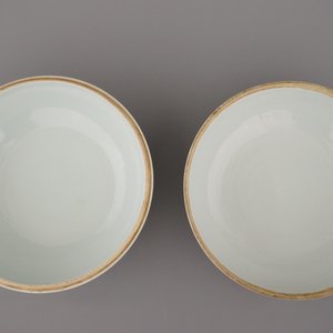Boîte ronde couverte en porcelaine de Chine, famille rose, marquée Qianlong et probablement de cette période — photo 4