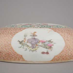 Boîte ronde couverte en porcelaine de Chine, famille rose, marquée Qianlong et probablement de cette période — photo 8