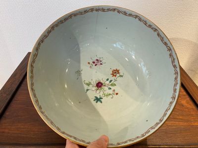 Bol à punch en porcelaine de Chine famille rose, Qianlong — photo 3