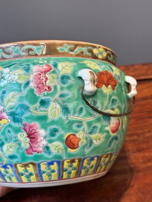 Bol couvert de type 'kamcheng' en porcelaine de Chine famille rose pour le marché Straits ou Peranakan, 19ème — photo 14
