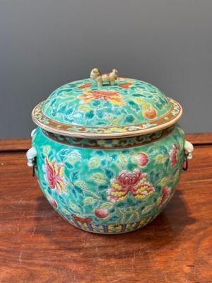 Bol couvert de type 'kamcheng' en porcelaine de Chine famille rose pour le marché Straits ou Peranakan, 19ème — photo 4
