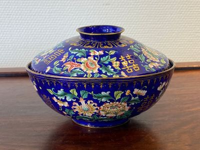 Bol couvert en émaux de Canton à fond bleu, Chine, Qianlong — photo 1