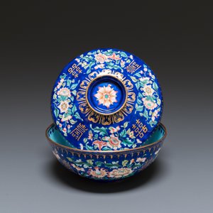 Bol couvert en émaux de Canton à fond bleu, Chine, Qianlong — photo 2
