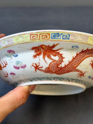 Bol couvert en porcelaine de Chine famille rose à décor de Dragons, marque de Guangxu, 19ème — photo 11