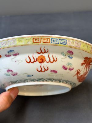 Bol couvert en porcelaine de Chine famille rose à décor de Dragons, marque de Guangxu, 19ème — photo 15