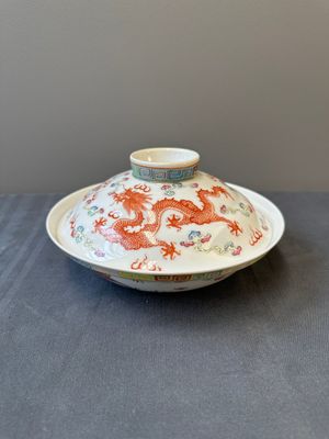 Bol couvert en porcelaine de Chine famille rose à décor de Dragons, marque de Guangxu, 19ème — photo 4