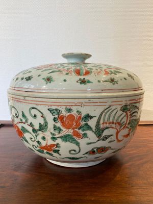 Bol couvert en porcelaine de Chine wucai à décor de phénix, époque Transition — photo 3
