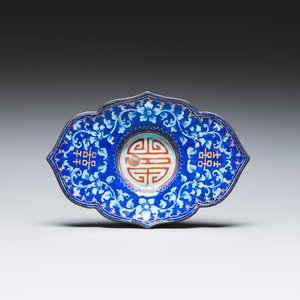 Bol couvert sur son support en émaux de Canton à fond bleu, Chine, Qianlong — photo 2