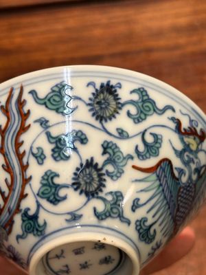 Bol de forme conique en porcelaine de Chine doucai à décor de phénix, marque Chenghua, Kangxi/Yongzheng — photo 3