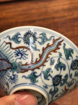 Bol de forme conique en porcelaine de Chine doucai à décor de phénix, marque Chenghua, Kangxi/Yongzheng — photo 4