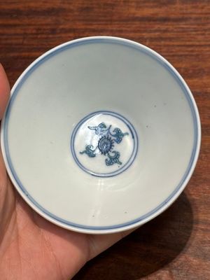 Bol de forme conique en porcelaine de Chine doucai à décor de phénix, marque Chenghua, Kangxi/Yongzheng — photo 10