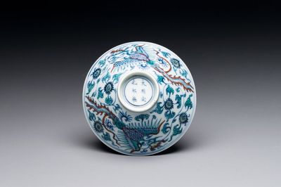 Bol de forme conique en porcelaine de Chine doucai à décor de phénix, marque Chenghua, Kangxi/Yongzheng