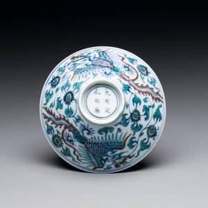 Bol de forme conique en porcelaine de Chine doucai à décor de phénix, marque Chenghua, Kangxi/Yongzheng — photo 1