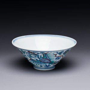 Bol de forme conique en porcelaine de Chine doucai à décor de phénix, marque Chenghua, Kangxi/Yongzheng — photo 2