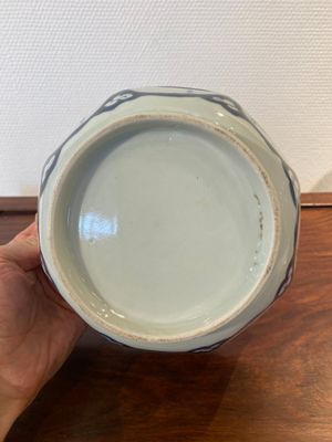 Bol de forme octogonale en porcelaine Arita de Japon en bleu et blanc à décor de grues, Edo, 18ème — photo 5